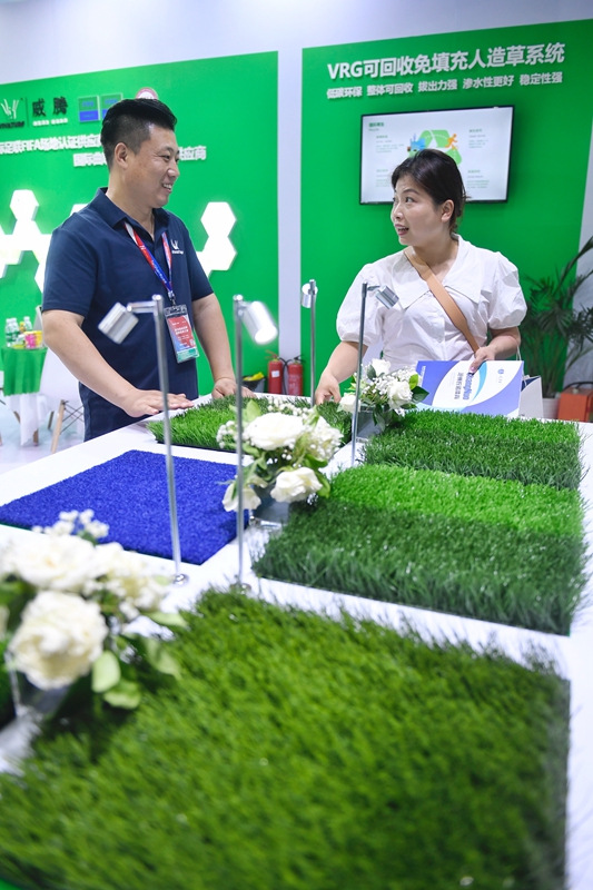 揭秘球场人工草坪选择与应用的关键技巧(图1)