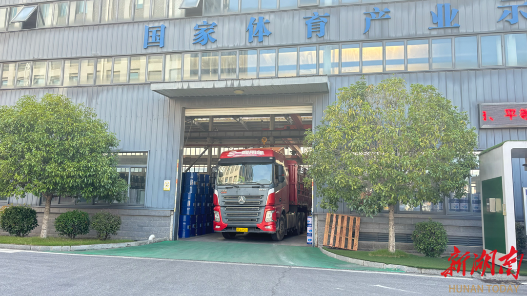 优冠体育：党建引领 点燃高质量发展“红色引擎”(图3)