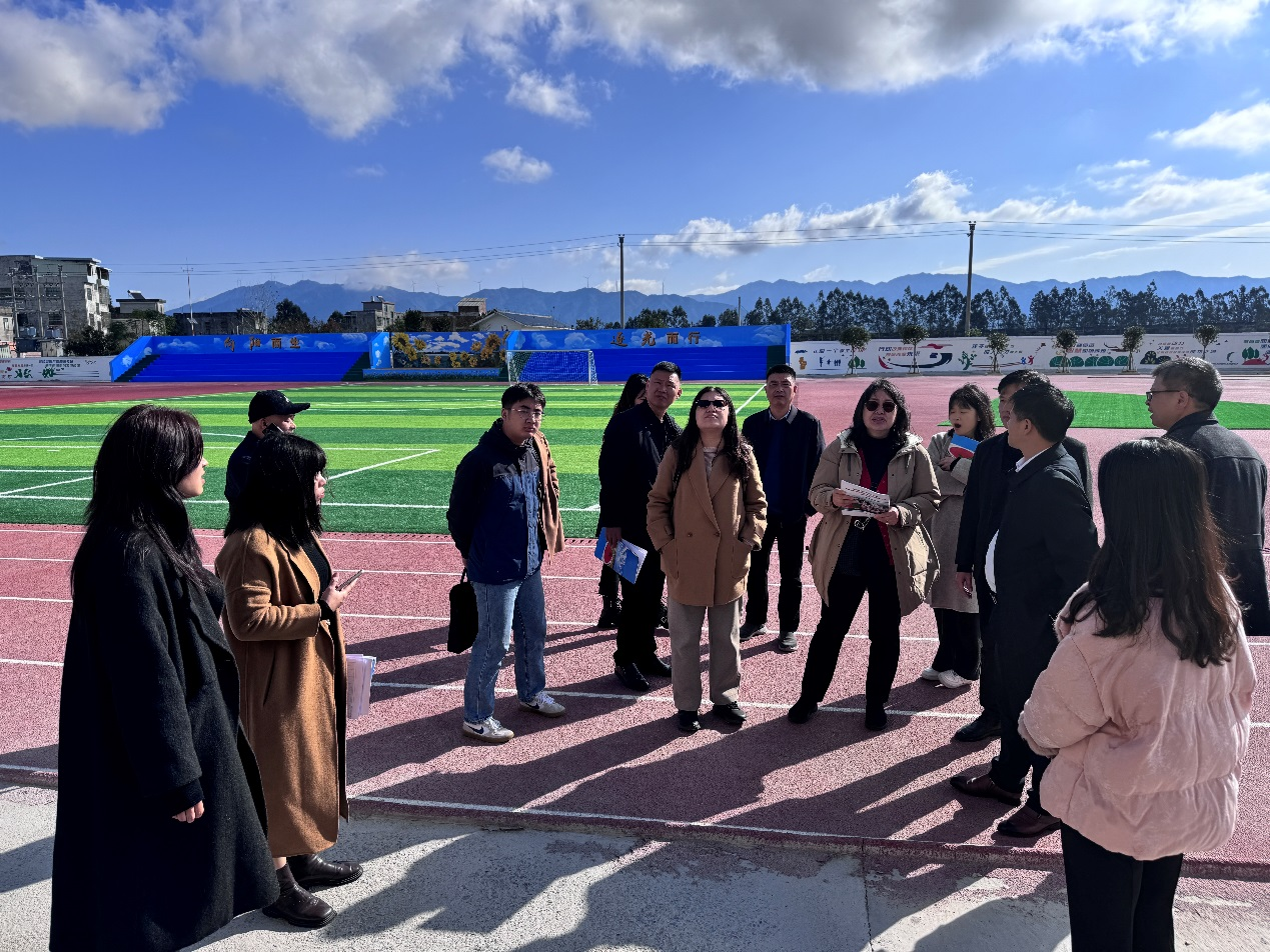 世行代表团专家赴汝城县泉水镇中心小学考察(图2)