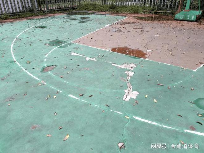 硅 PU 球场老化问题及解决方案(图1)