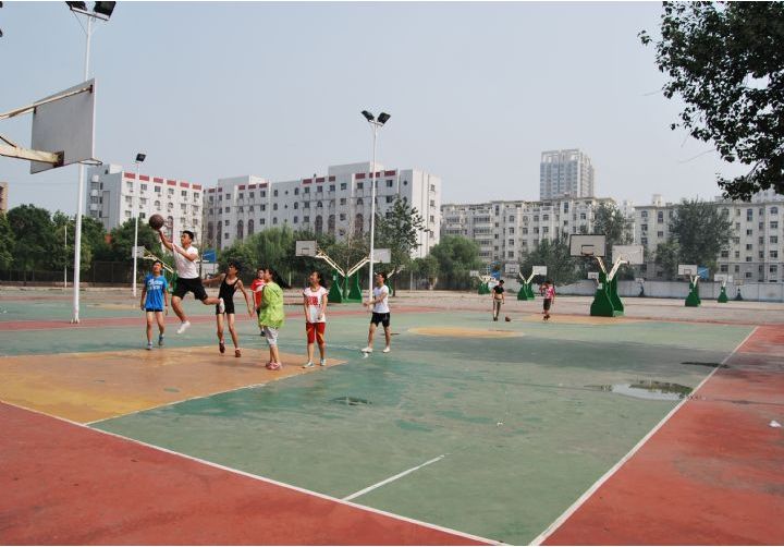 篮球场地地面材料：硅pu篮球场材料(图1)