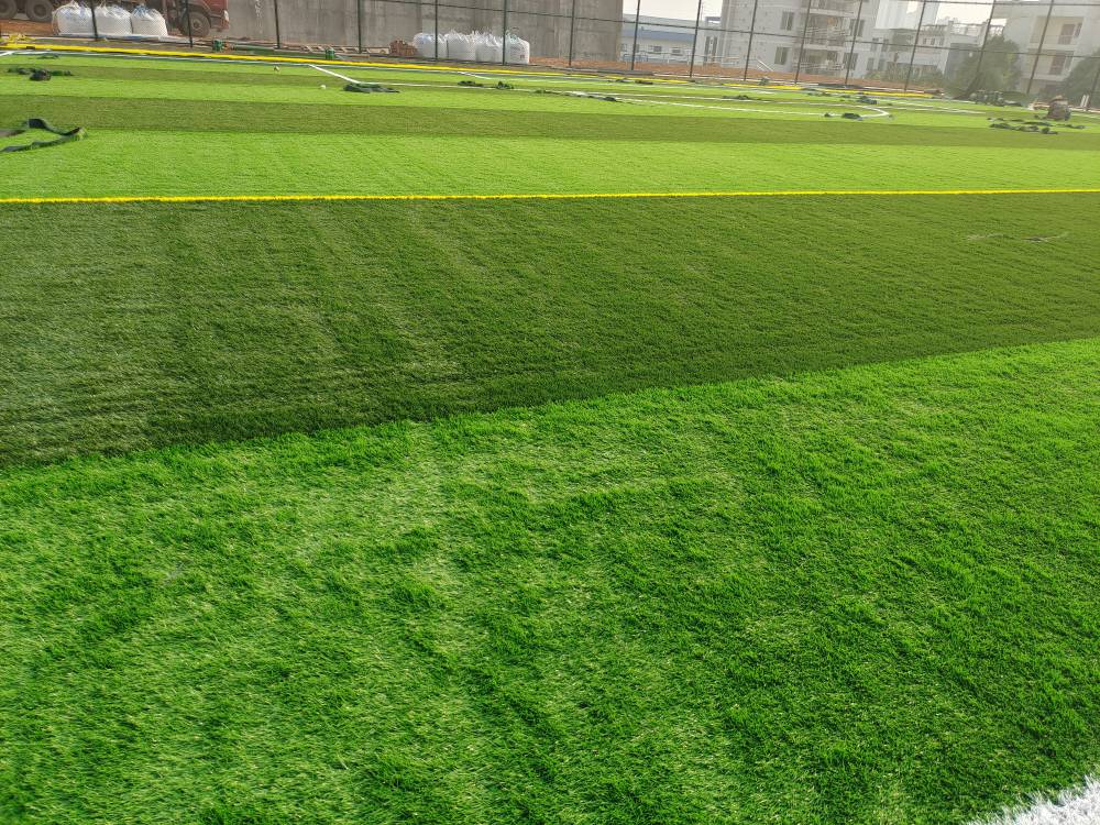 仿真草坪地毯 人工假草塑料绿色阳台户外幼儿园铺垫装饰人造草皮(图1)