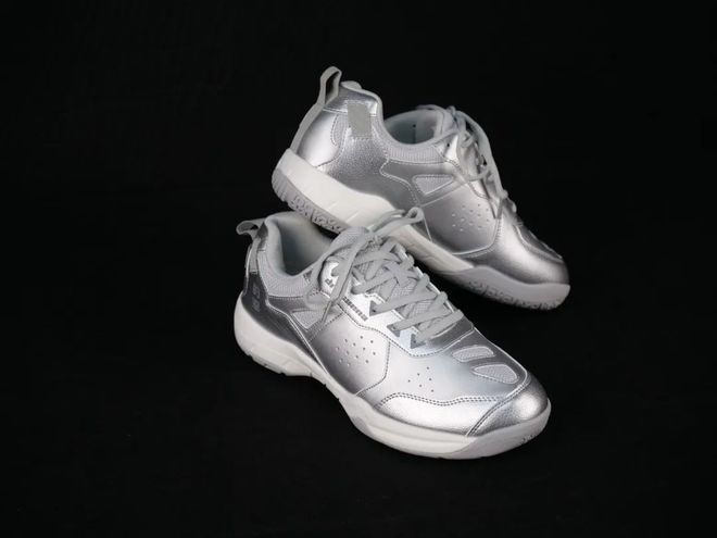 用心打造的羽毛球鞋只为您的球场每一步！(图1)