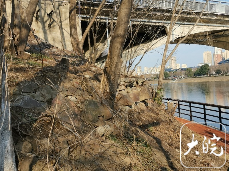 六安月亮岛环岛塑胶跑道云露桥段临时封闭(图1)