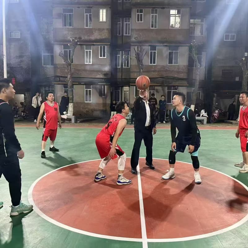 凤山中学：校友情系母校捐建塑胶篮球场(图2)