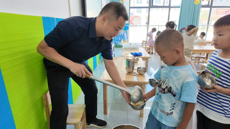 昭通威信：东西部协作推动教育发展_新华网(图2)