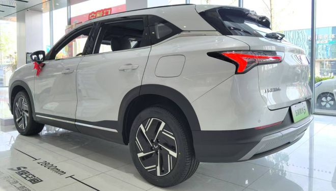 五菱星光S：家用SUV的空间大师和价格屠夫(图5)