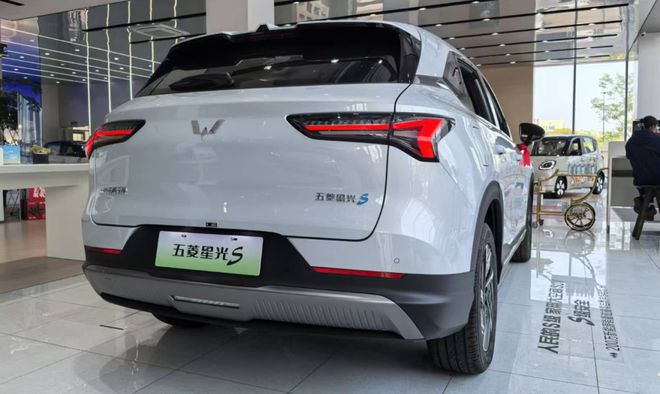 五菱星光S：家用SUV的空间大师和价格屠夫(图6)