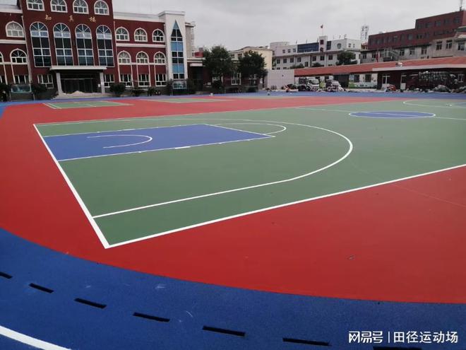 室外篮球场的“黄金搭档”：硅PU球场全解析(图1)