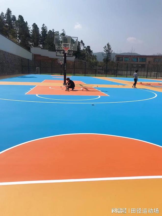 室外篮球场的“黄金搭档”：硅PU球场全解析(图2)