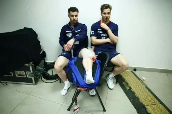 专家解读多哈世乒赛法国选手跪地受伤这个庆祝动作一定要小心(图2)