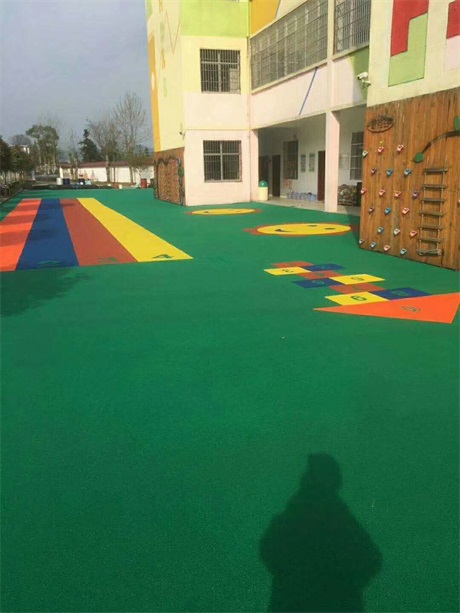 保定市朝之悦取得PVC运动地板密闭蜂窝式发泡层结构专利(图1)