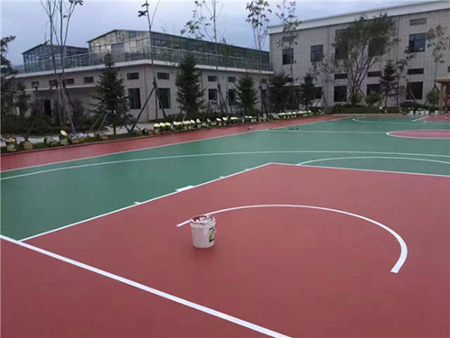 烟台塑胶公司浅谈硅PU球场施工工艺(图1)