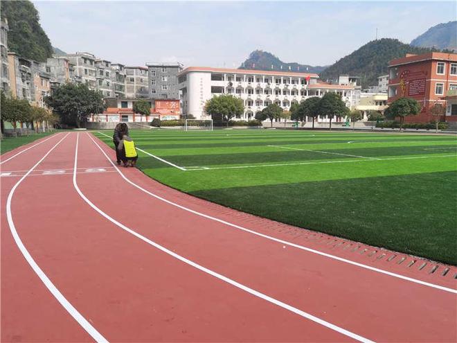 2025塑胶跑道源头厂家玉峰体育协会成员厂价直销更靠谱(图3)