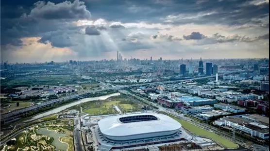土来了！浦东足球场准备种草了预计明年4月正式竣工！(图1)