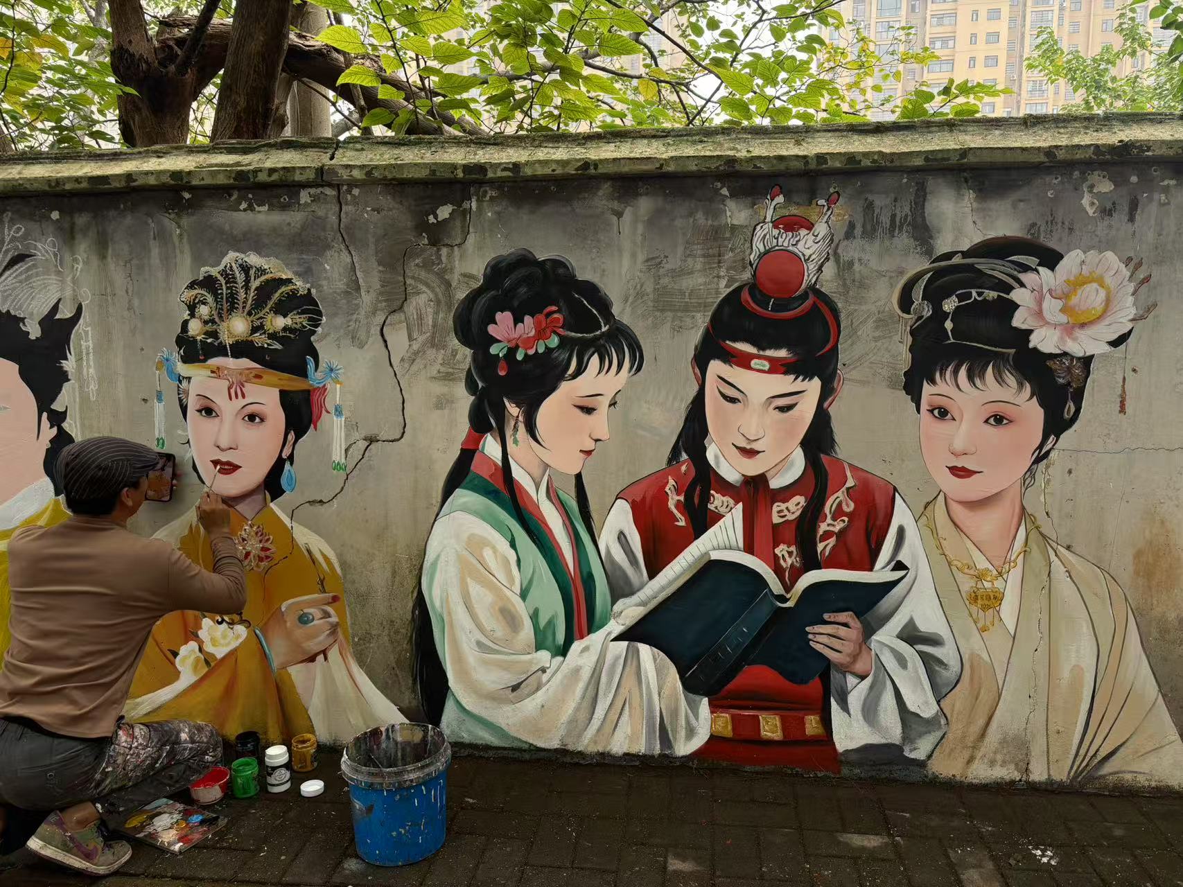 长沙网红涂鸦墙被毁创作者修复后坦言：能一直保存更好若短暂存在至少带来过欢乐(图1)