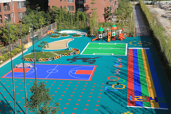 幼儿园儿童安全地面材料为何选择悬浮拼装地板？(图1)