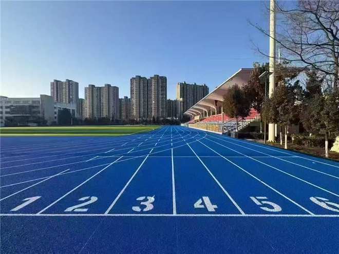 2025塑胶跑道制造厂玉峰体育12年经验16条线保障生产(图2)