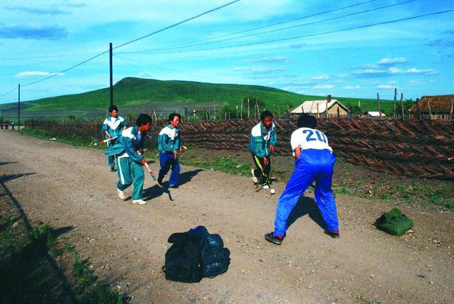 体育人生｜莫力达瓦为何成为“中国曲棍球之乡”？这里凝结传承千年的民族传统(图2)