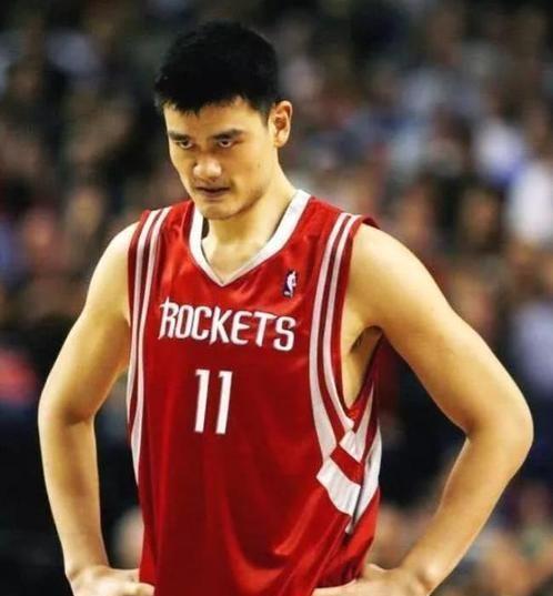 NBA安东尼来华与老友姚明相聚晚宴丰韵美女作陪被拍互动亲密(图15)