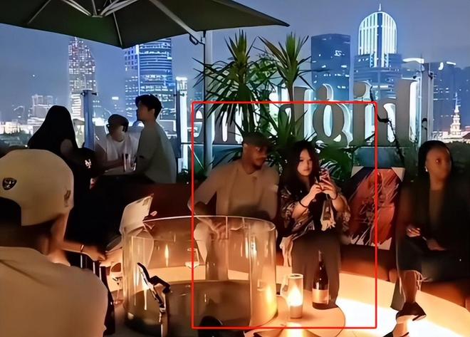 NBA安东尼来华与老友姚明相聚晚宴丰韵美女作陪被拍互动亲密(图16)