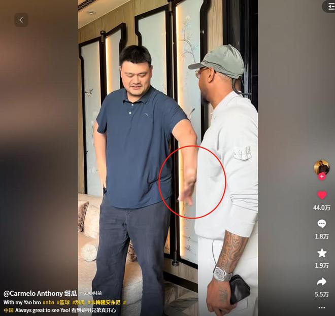 NBA安东尼来华与老友姚明相聚晚宴丰韵美女作陪被拍互动亲密(图18)