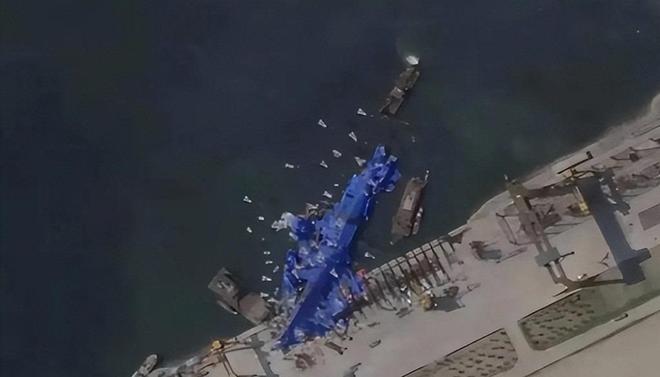 终于扶正朝鲜新驱逐舰抢救成功代价沉重船头已切掉主炮报废(图2)