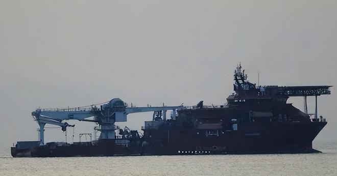 终于扶正朝鲜新驱逐舰抢救成功代价沉重船头已切掉主炮报废(图7)