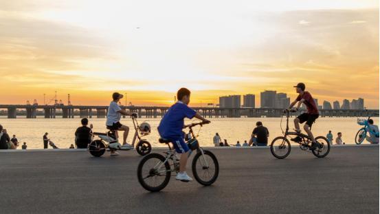 前海石公园桂湾段滨海岸线焕新升级！新增巨型沙池、星空草坪网友热议“深圳滨海休闲新地标”(图3)