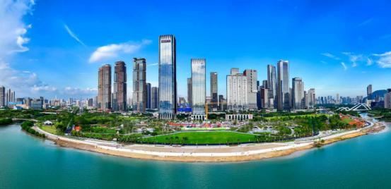 前海石公园桂湾段滨海岸线焕新升级！新增巨型沙池、星空草坪网友热议“深圳滨海休闲新地标”(图1)