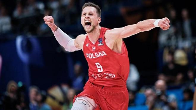 抢周琦、灭东契奇波兰男篮最强球员波尼特卡的篮球故事(图1)