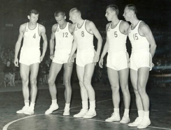 抢周琦、灭东契奇波兰男篮最强球员波尼特卡的篮球故事(图2)