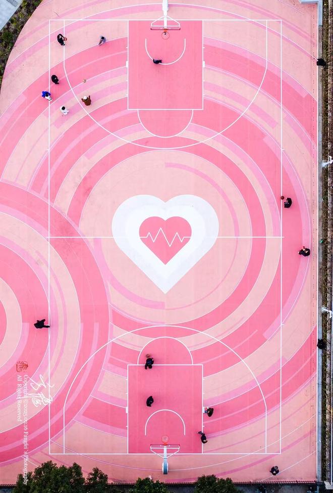 硅PU地面与塑胶地面的区别(图1)