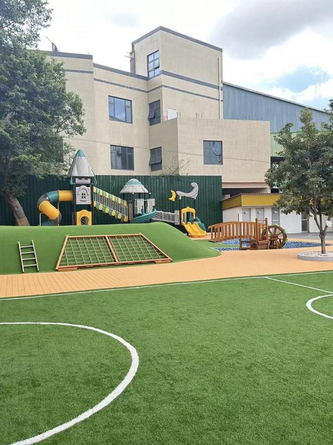 幼儿园都在铺的人造草坪到底哪里好？(图1)