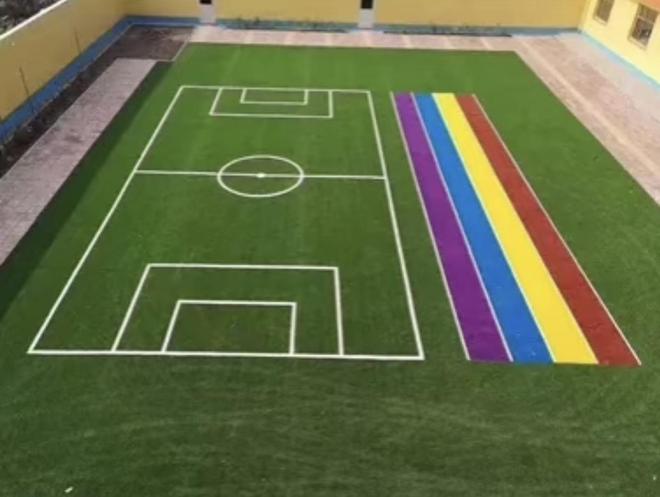 幼儿园都在铺的人造草坪到底哪里好？(图2)