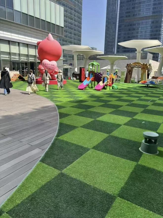 人造草坪真的需要“浇水”降温吗？(图2)