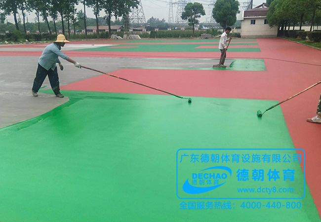 零基础教学--广东德朝体育教你复合型硅pu球场弹性层施工!(图1)