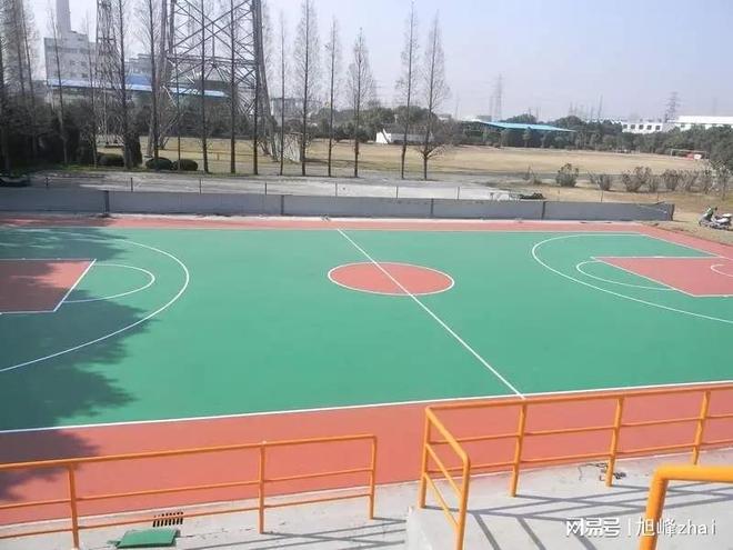 硅PU篮球场地施工技术全解析及院校应用(图1)