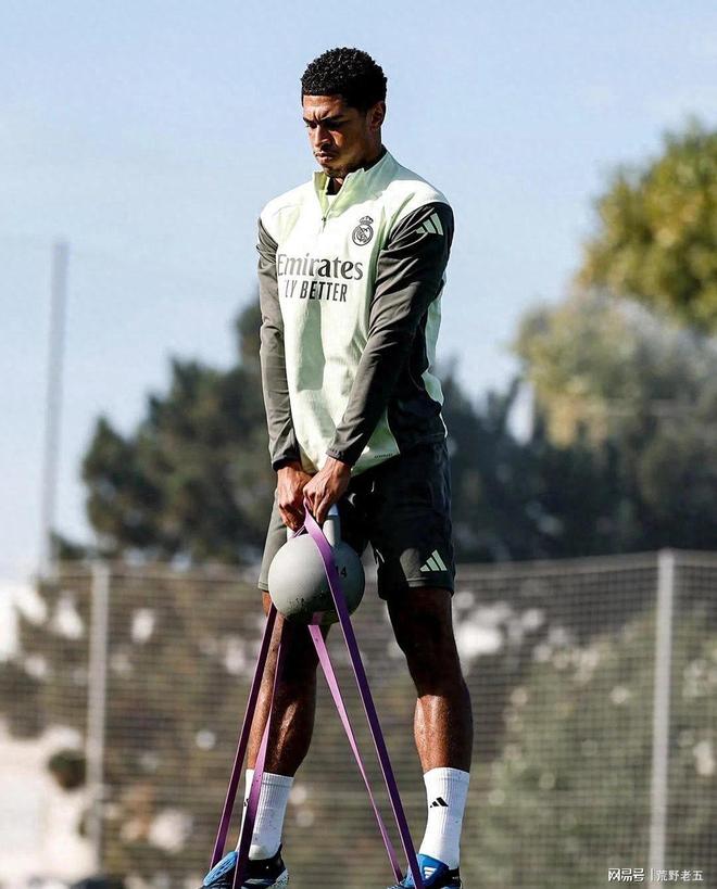 贝林厄姆“空中悬浮”照引爆网络真相竟是皇马体能革命(图1)