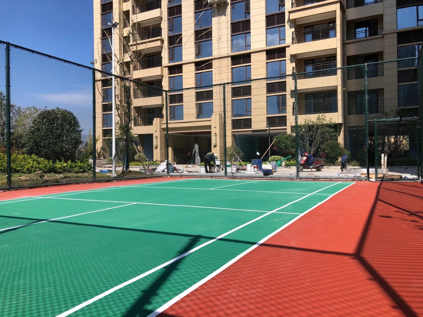 如何辨别硅PU球场材料真伪的方法(图1)