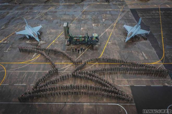 集腋成裘：英国航空母舰上的无人机 日本多辆90式坦克正等待拆解(图7)