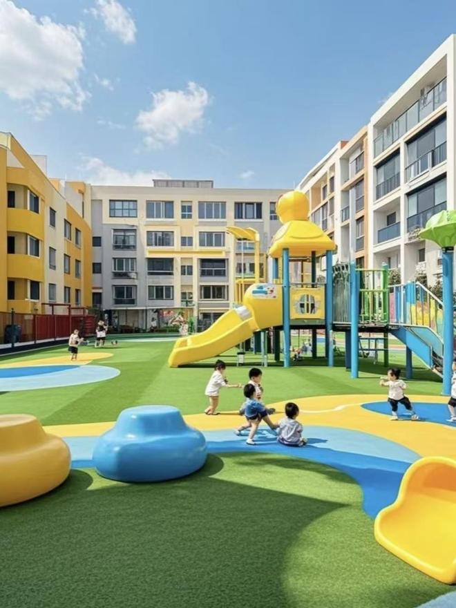 幼儿园都在换！安全环保的人造草坪才是孩子奔跑的乐园(图2)