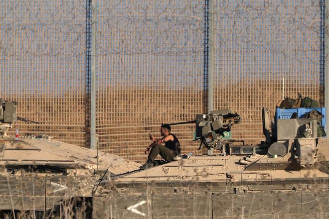 中国空军基地的钢筋铁骨让美军8亿战机成了露天靶子！(图1)