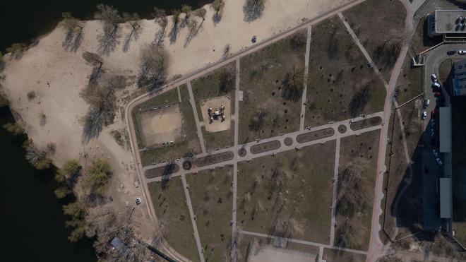 中国空军基地的钢筋铁骨让美军8亿战机成了露天靶子！(图3)