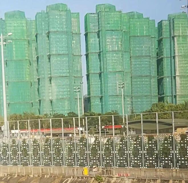 香港致命大火之前小区卷入33亿公修纠纷(图1)