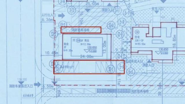 郑州一小区商铺改车位变私家院 城管责令恢复原状仍难阻施工(图2)