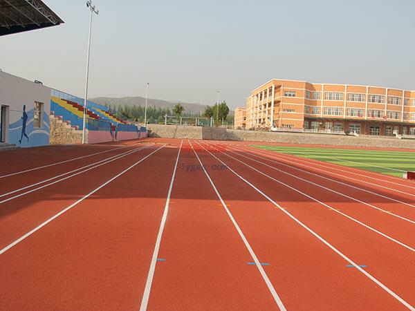 李村河畔运动场升级完工满足市民多元健身需求(图1)