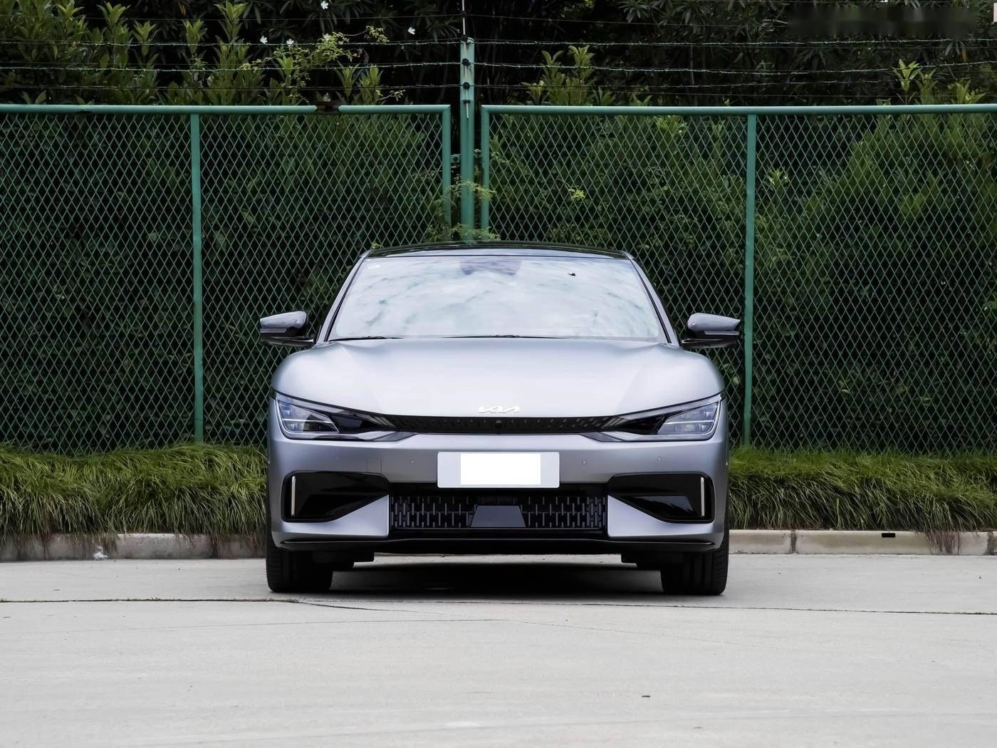 起亚EV6 GT：悬浮车顶+双电机四驱355Km起续航能否再掀纯电新潮？(图1)