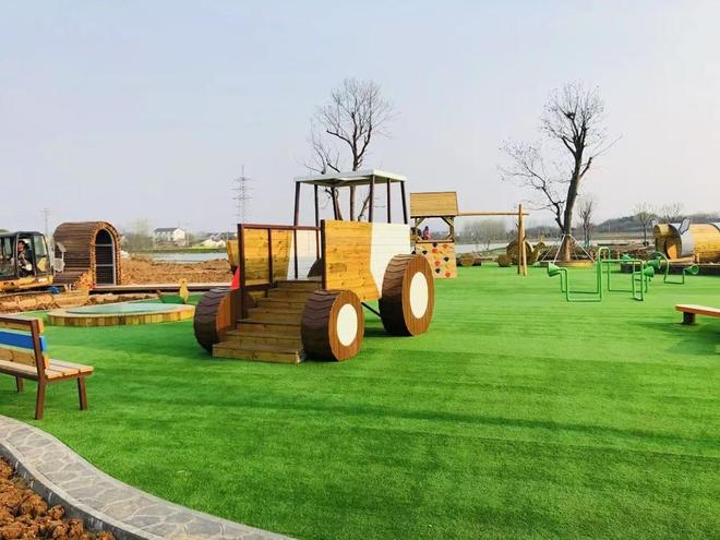 人造草坪的耐磨抗晒能力与户外使用寿命揭秘(图1)