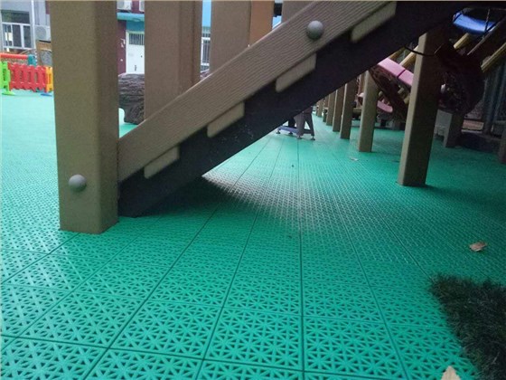 悬浮式拼装地板选购知多少？(图1)